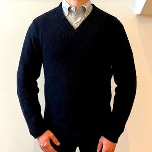 Men’s Bonobos slim fit v-neck merino wool sweater in size S